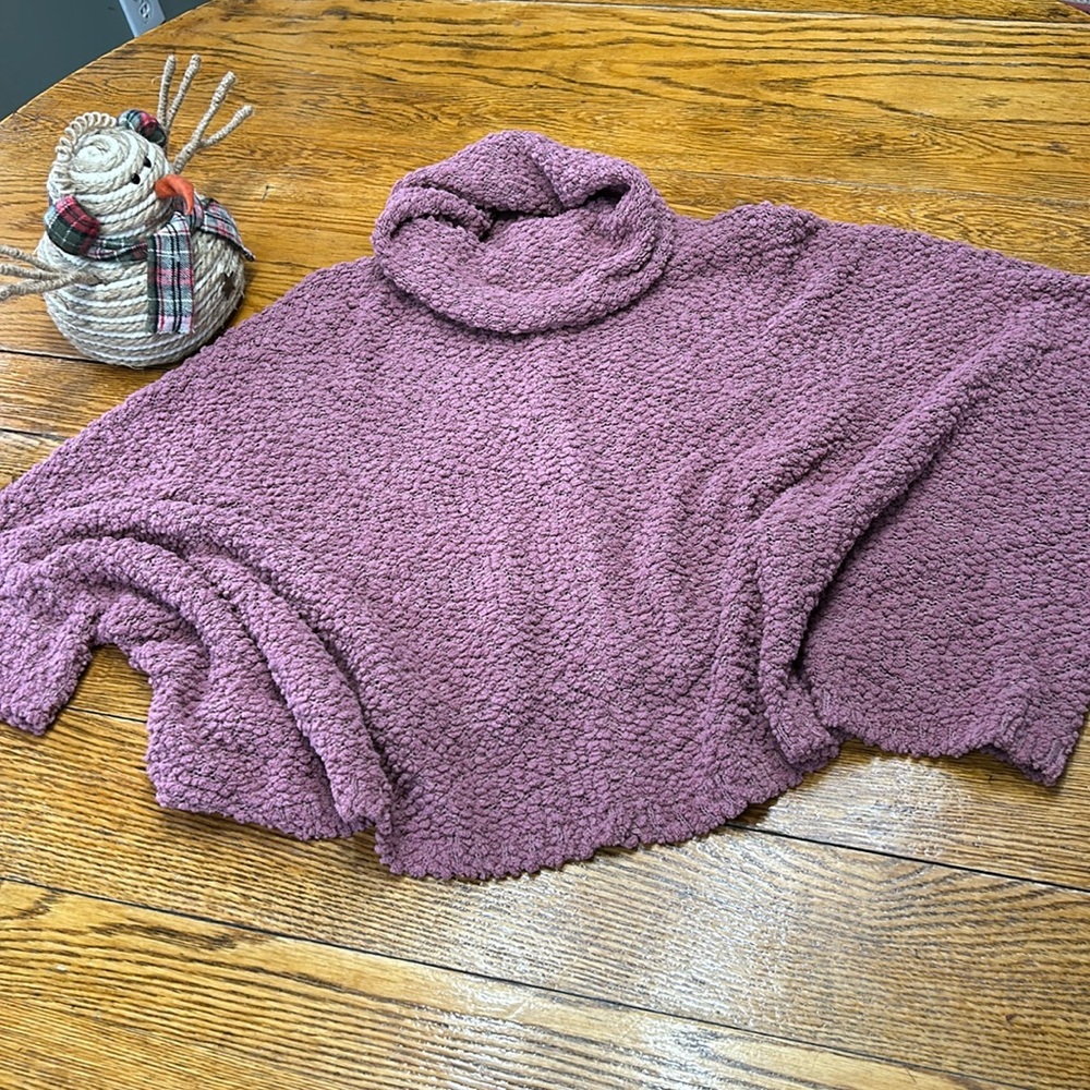 Pink Rose bocle plum color top.  Size XS but oversized. Great condition.